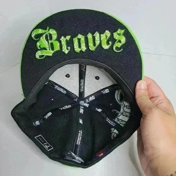 Vtg Atlanta Braves Fitted Hat 7-1/4 New Era 59FIFTY  Black Neon Green Letters - Picture 6 of 8